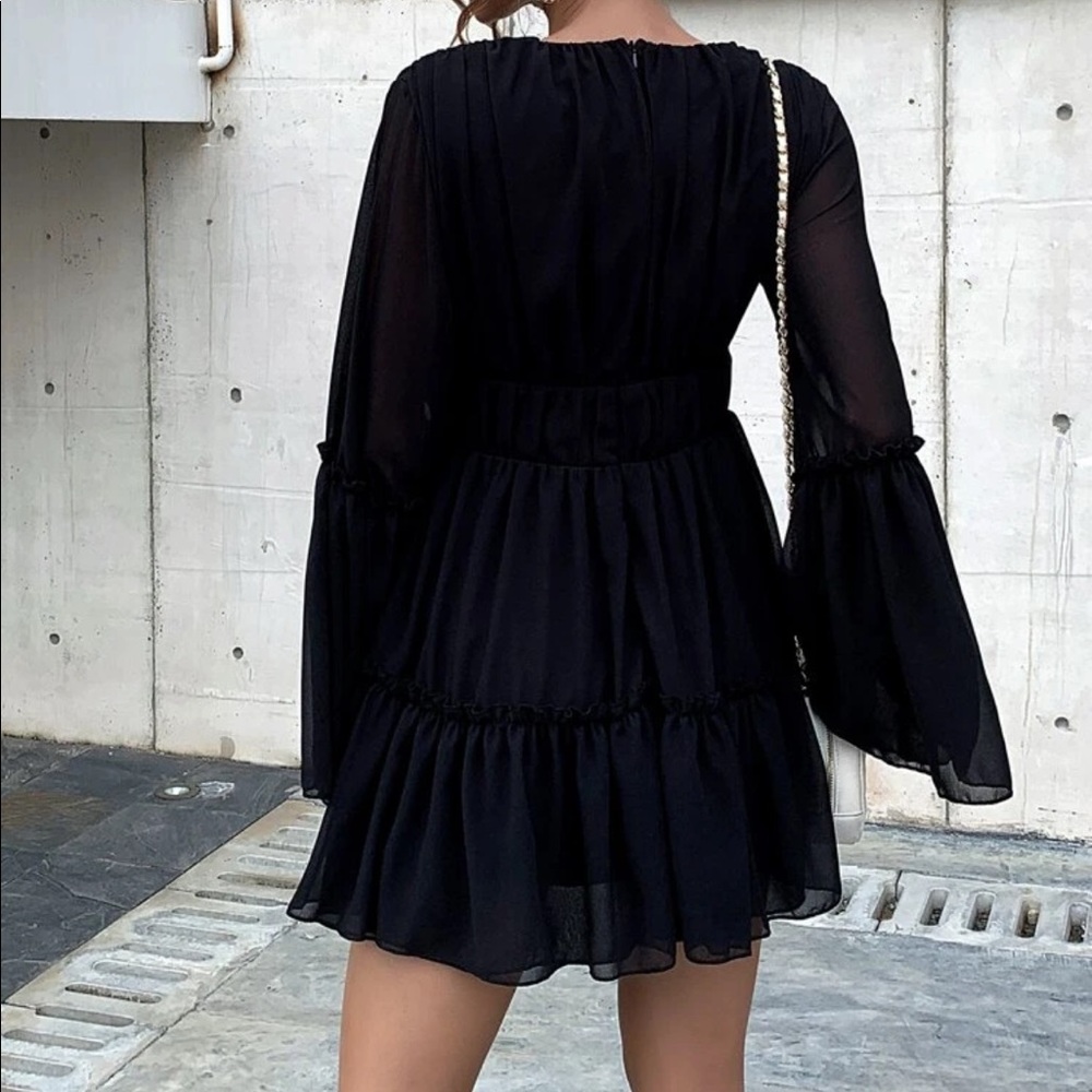 Boho plunging neckline ruffle hem dress - Picture 2 of 14